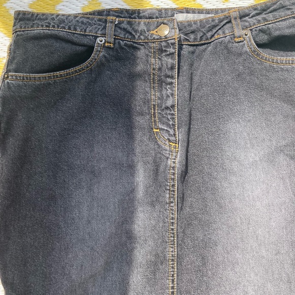 Black Skirt - Picture 2 of 9